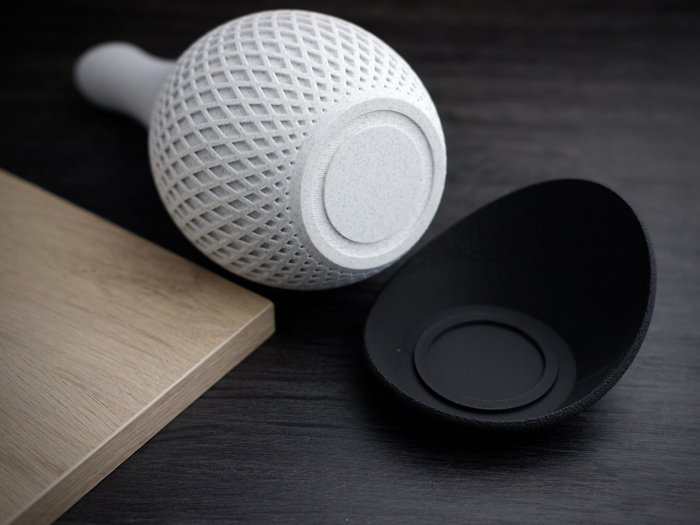 Aether Polygon Vase – Modern Dual-Tone 3D Printed Decor With Wrap Around Plate