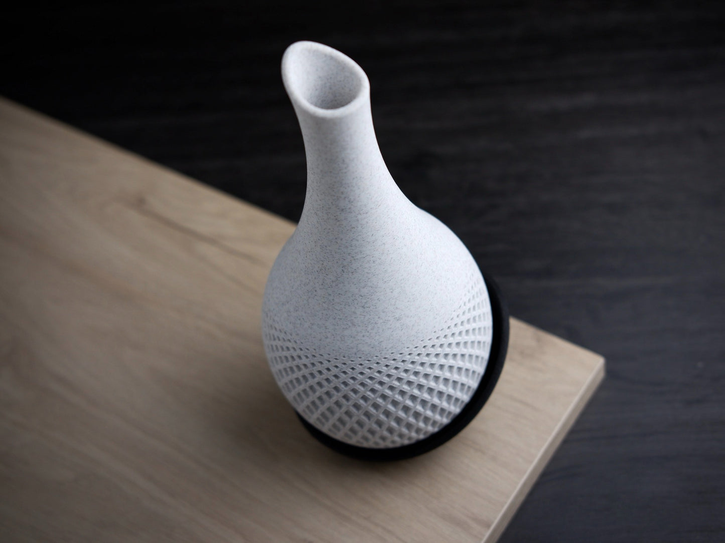 Aether Polygon Vase – Modern Dual-Tone 3D Printed Decor With Wrap Around Plate