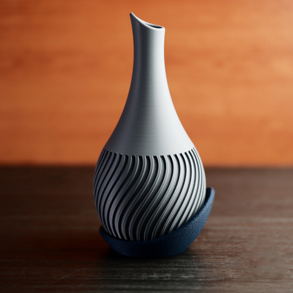 Aqua Wave Vase – Modern 3D Printed Dual-Tone Decor with Wrap Around Plate