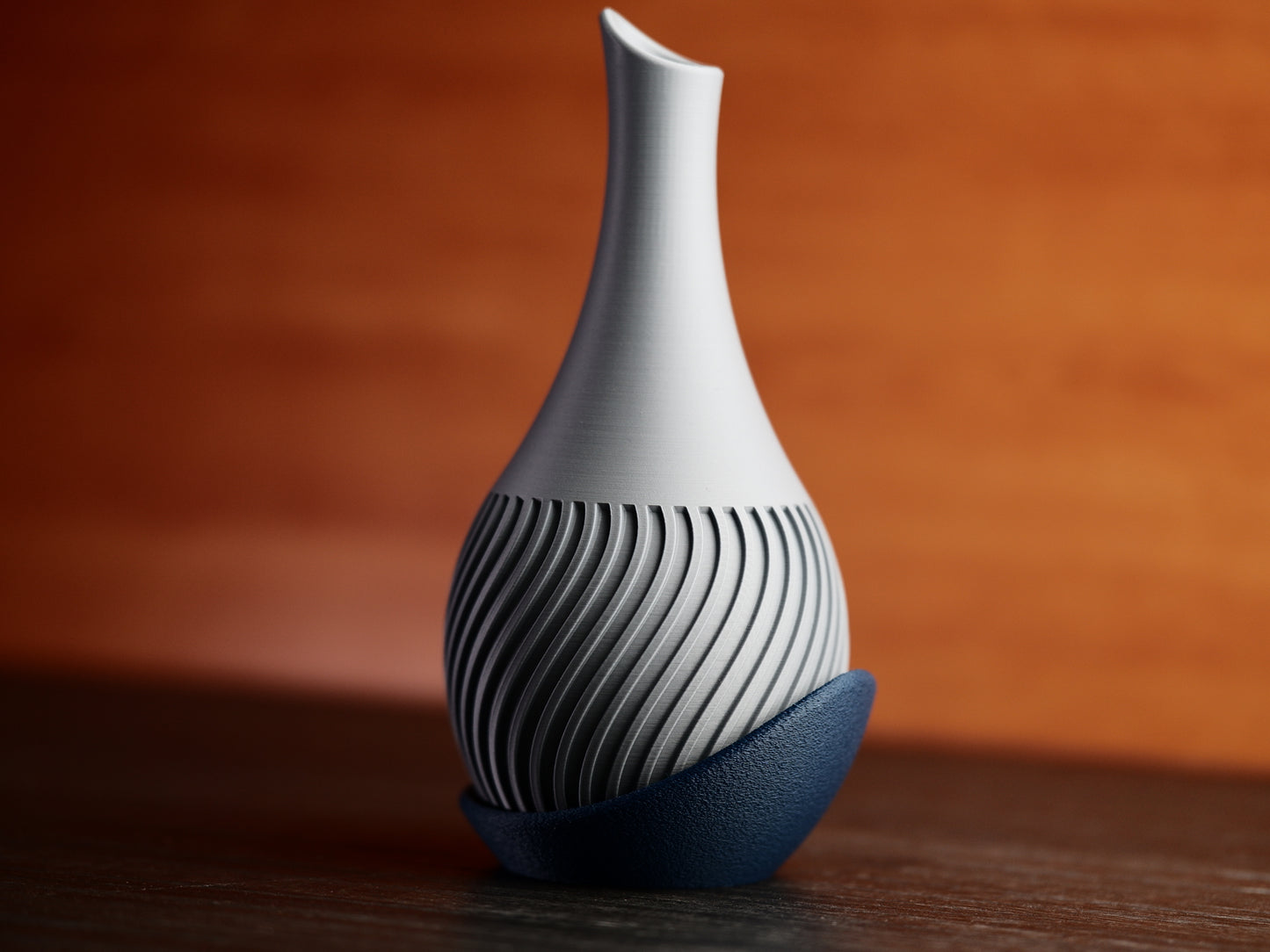 Aqua Wave Vase – Modern 3D Printed Dual-Tone Decor with Wrap Around Plate